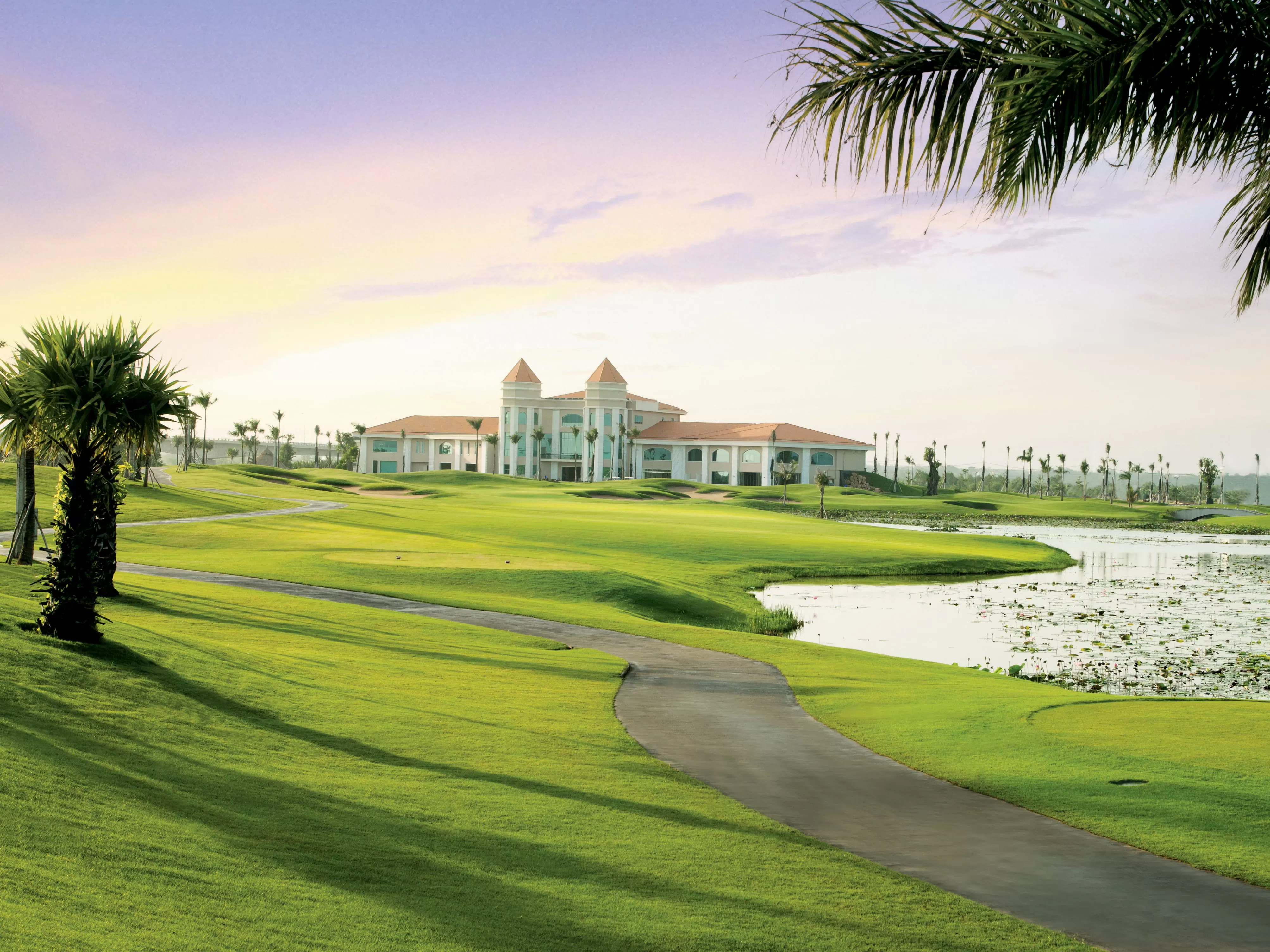 Emerald Country Club